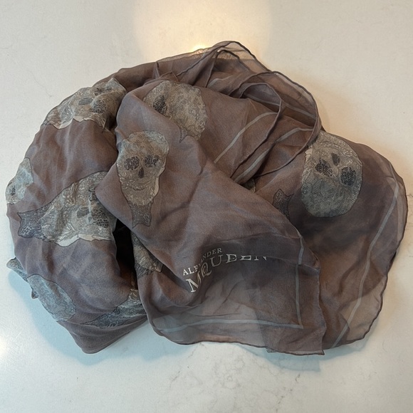 Limited edition Alexander McQueen scarf - Picture 3 of 3